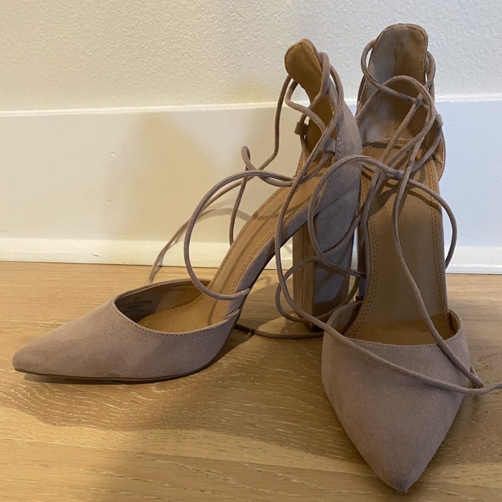 Wrap around ankle heel